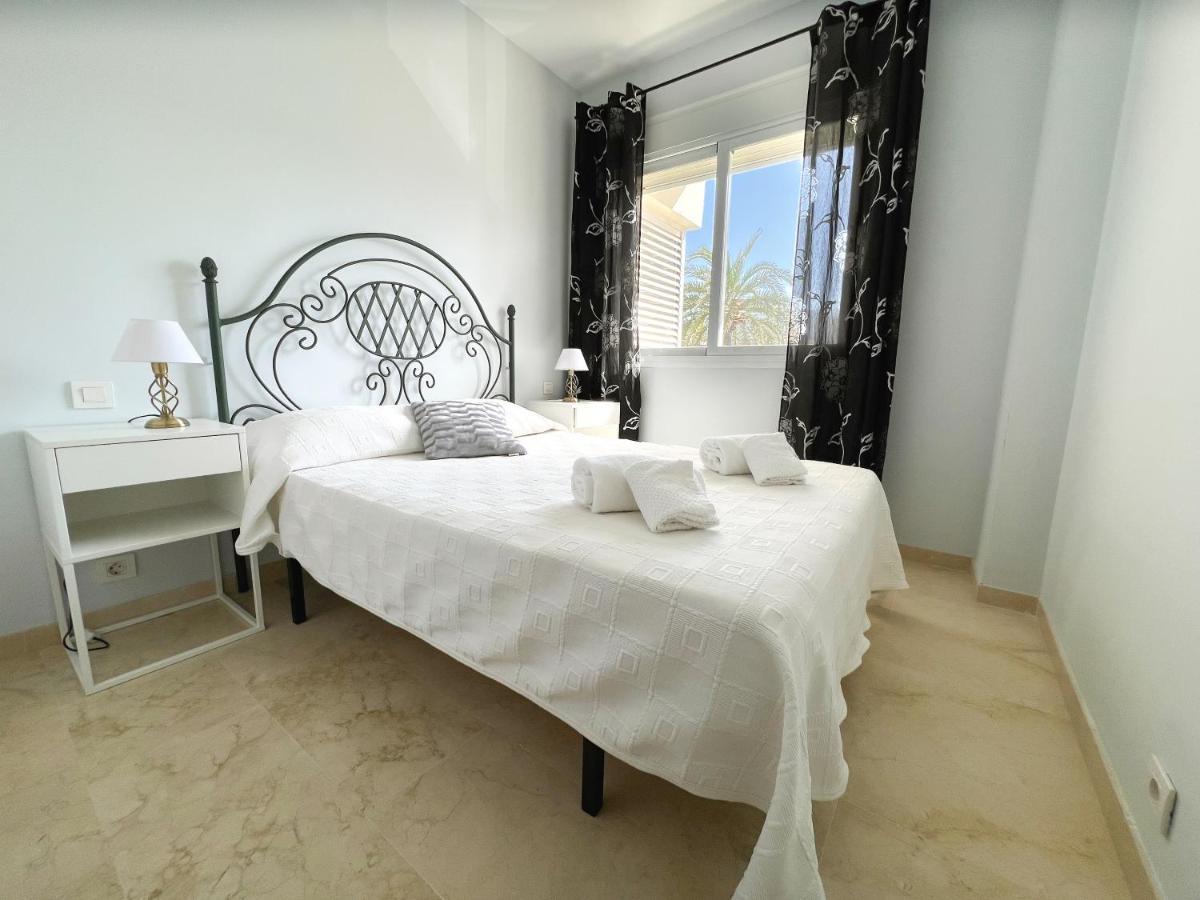 3 Bed Las Petunias, San Pedro Марбелья Екстер'єр фото